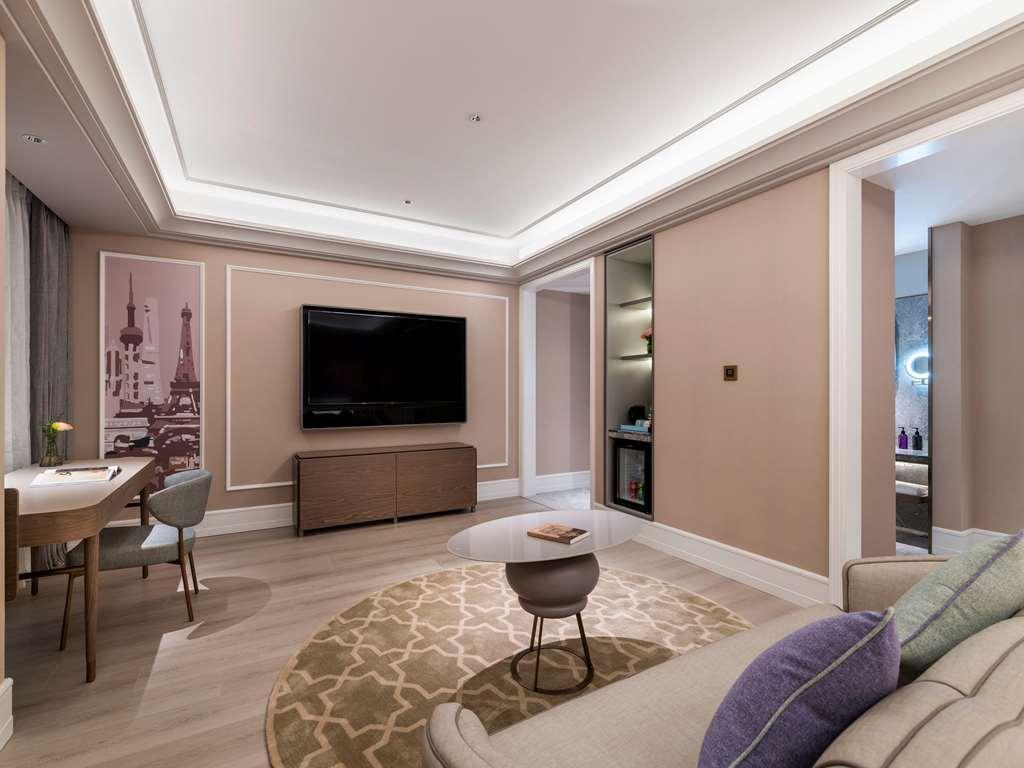 Mercure Waigaoq Free Trade Zone Hotel